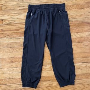 Zella Lightweight Cropped Joggers. Size Large.